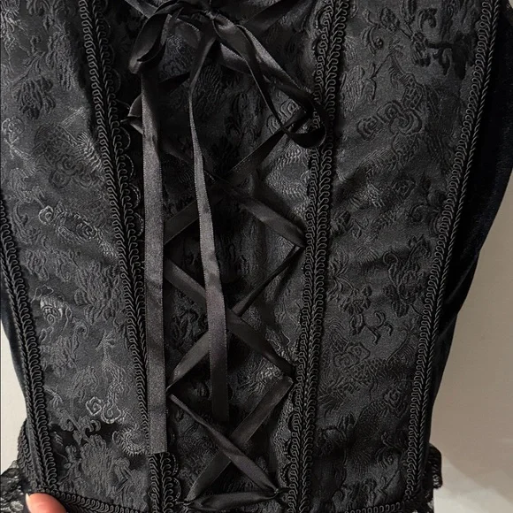 Corset Style Top | Structured Trend Piece Crop Top - Picture 3 of 9